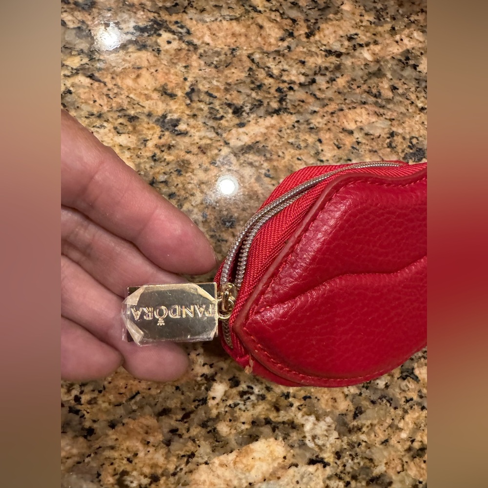 New Authentic Pandora Valentine 2018 Red Lips Coin Purse - Picture 2 of 5